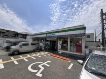 コンビニ　ファミリーマート豊中上野西店（コンビニ）まで213m
