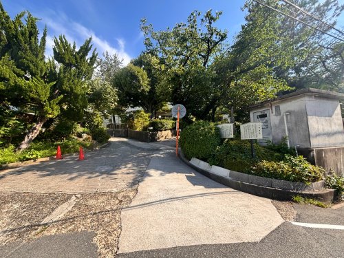 小学校　豊中市立上野小学校（小学校）まで393m