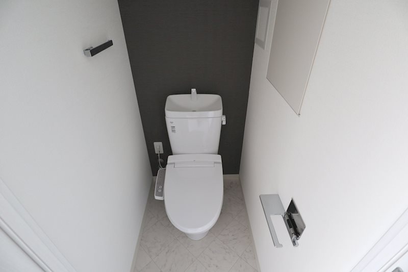 京王新線 幡ケ谷駅 徒歩4分 13階建 築8年のトイレ写真