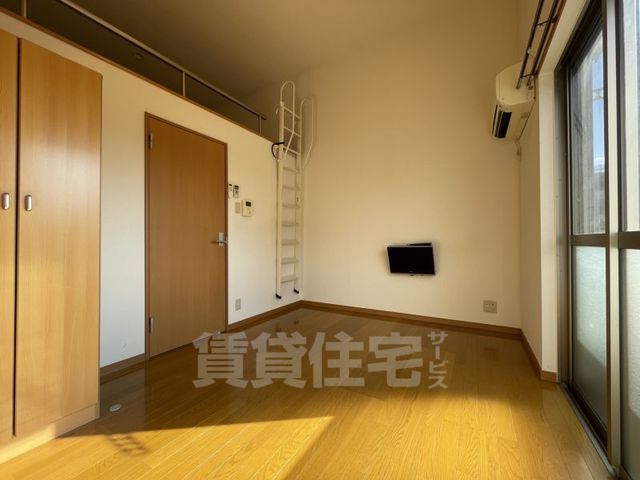 ＪＲ東海道本線 西大路駅 徒歩11分 2階建 築18年の居間写真