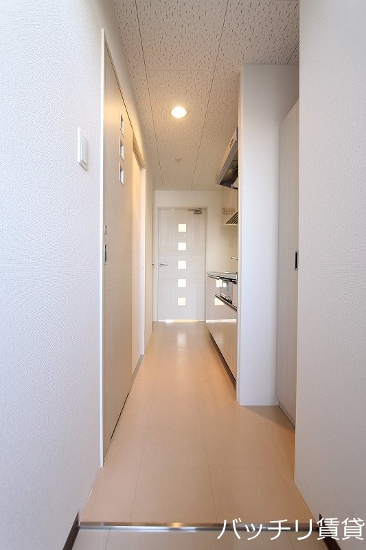 玄関　※同型タイプの為現状優先