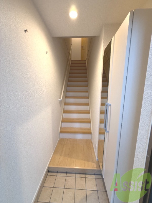 玄関　玄関はこちらです。お部屋が見えないのは良いですね。