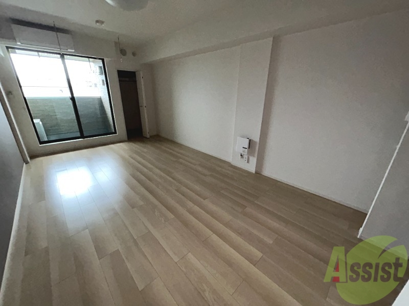 居室・リビング　１３．５帖のリビングです。暖かな印象のお部屋ですね。