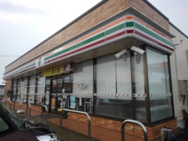 コンビニ　セブンイレブン三条下坂井店（コンビニ）まで300m