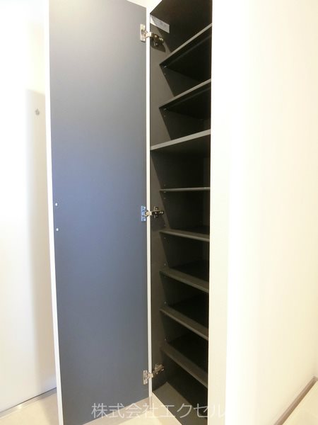 玄関　シューズBOX完備です。