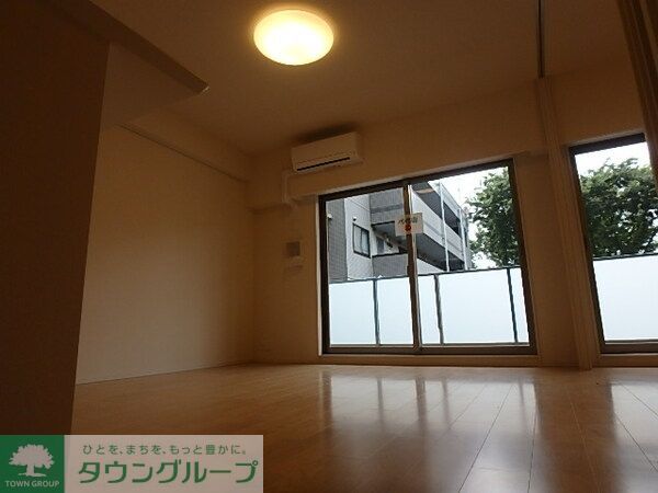 居室・リビング　同物件別部屋写真