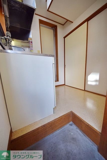 玄関　※写真は102号室※