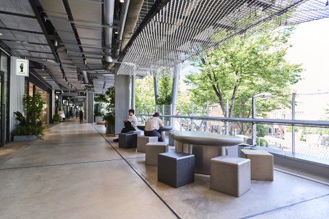 スーパー　まいばすけっと神泉駅前店（スーパー）まで990m