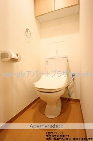 東武東上線 新河岸駅 徒歩12分 4階建 築18年のトイレ写真