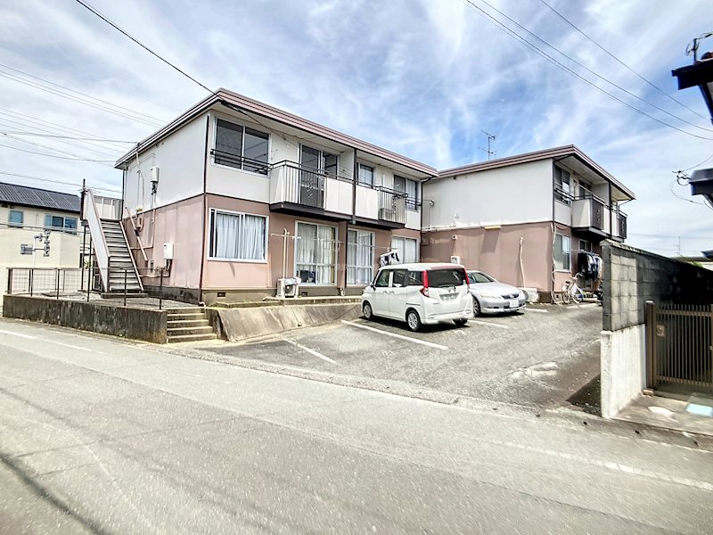 建物外観　敷地内駐車場あり