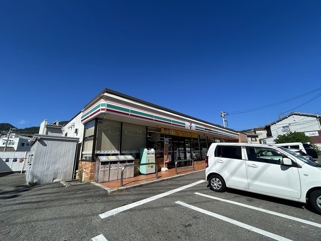 コンビニ　セブン－イレブン（コンビニ）まで140m