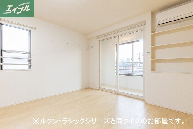 ルフレ IIの居間写真