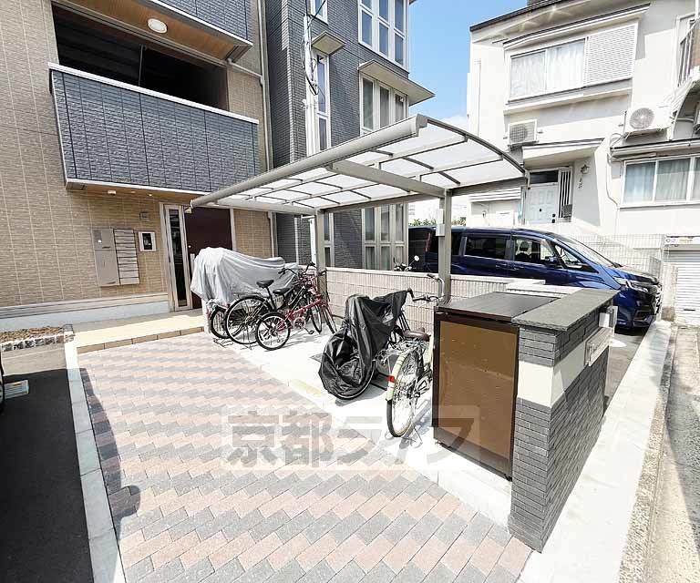 ベルフィールド西京極 西棟の外観写真