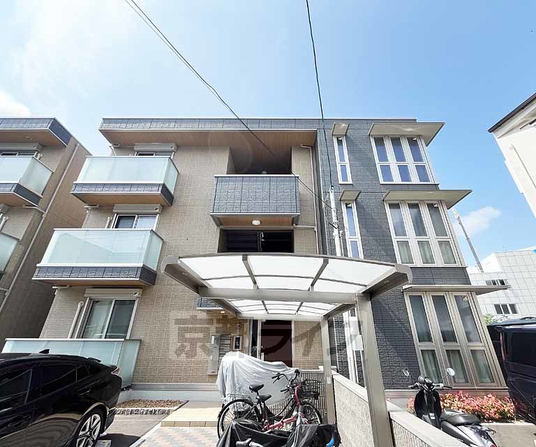ベルフィールド西京極 西棟の外観写真
