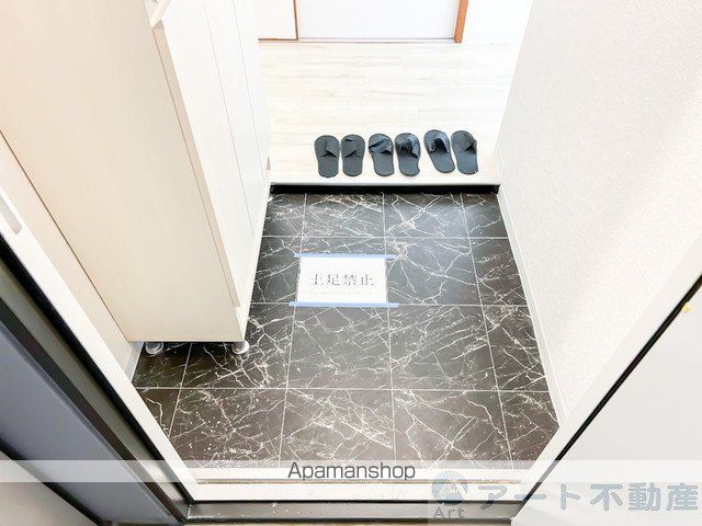 伊予鉄道環状線 本町６丁目駅 徒歩16分 4階建 築42年の玄関写真