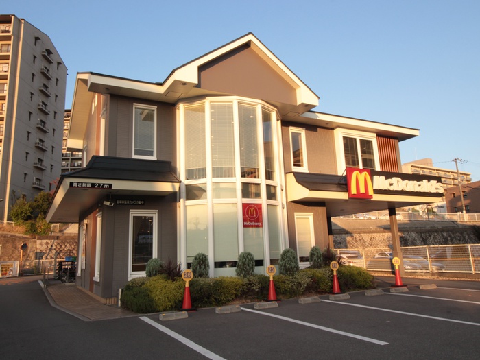 飲食店　マクドナルド（飲食店）まで700m