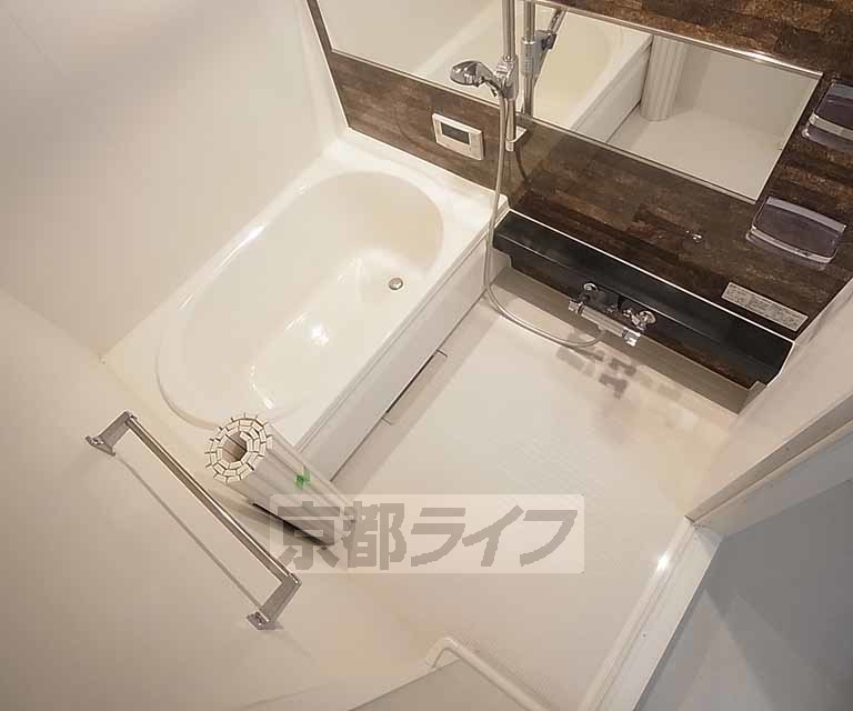 バス・シャワールーム　ゆったりセパレートの浴室、浴室乾燥機付きです。