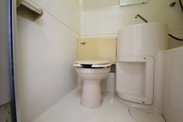 トイレ　白を基調とした空間で清潔感のあるトイレです♪
