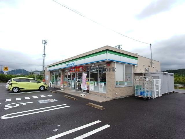 コンビニ　ファミリーマート本巣上保店（コンビニ）まで610m