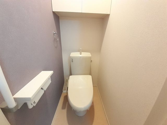 南海泉北線 和泉中央駅 徒歩20分 2階建 築6年のトイレ写真