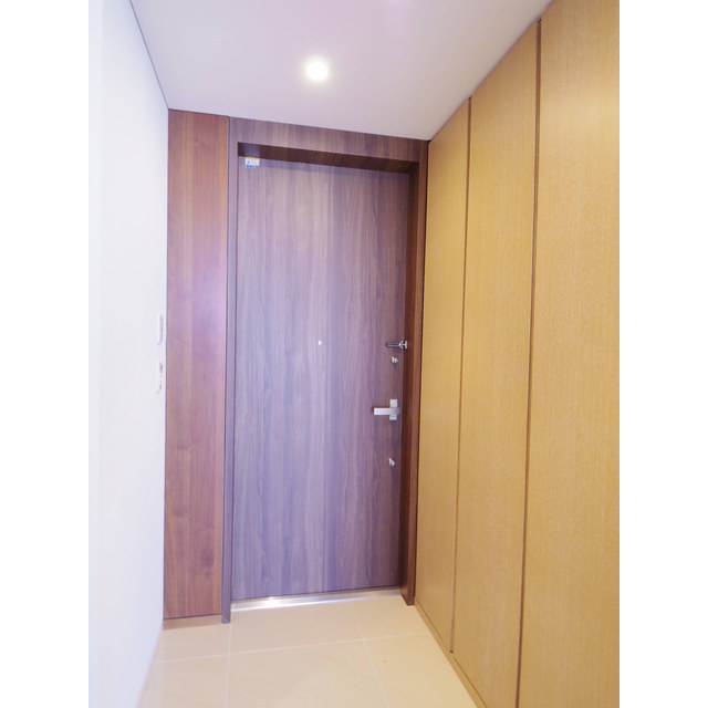 玄関　写真は同タイプ住居です。