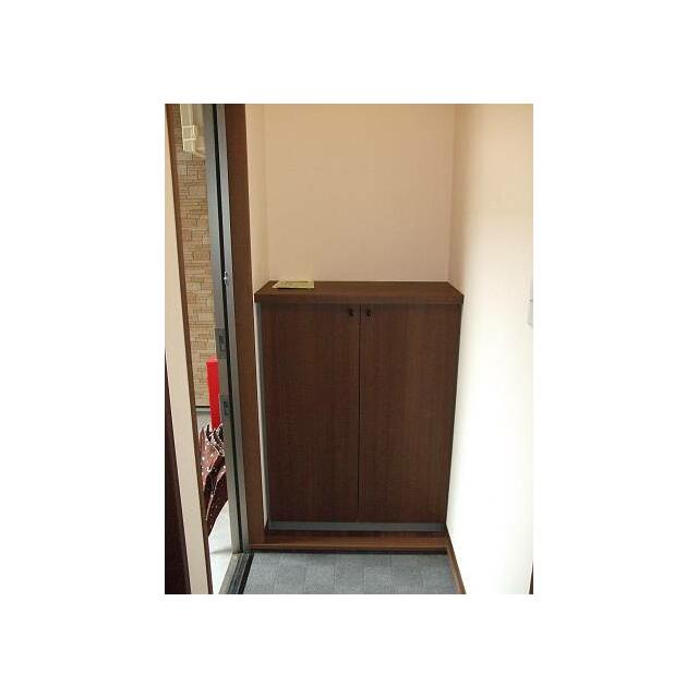 玄関　下駄箱あります