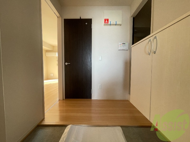 玄関　玄関からの風景を撮影しました。急いでいるときも問題なしです。