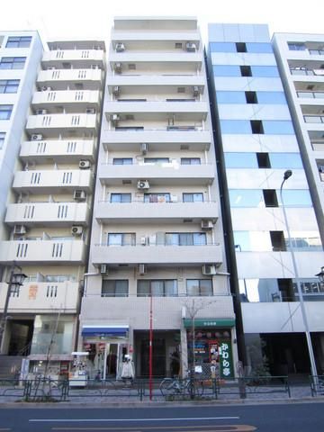 建物外観　根津駅徒歩1分の立地です。