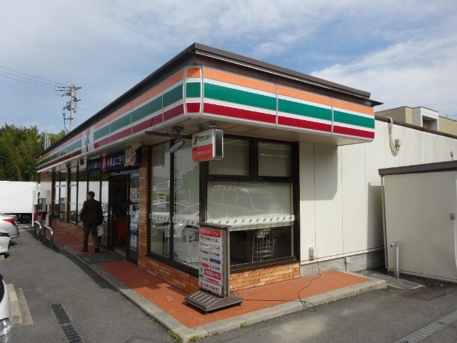 コンビニ　セブンイレブン（コンビニ）まで470m
