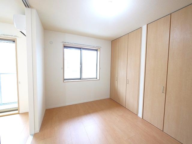 その他部屋・スペース　落ち着いて過ごせるお部屋なので、寝室にいかがでしょうか
