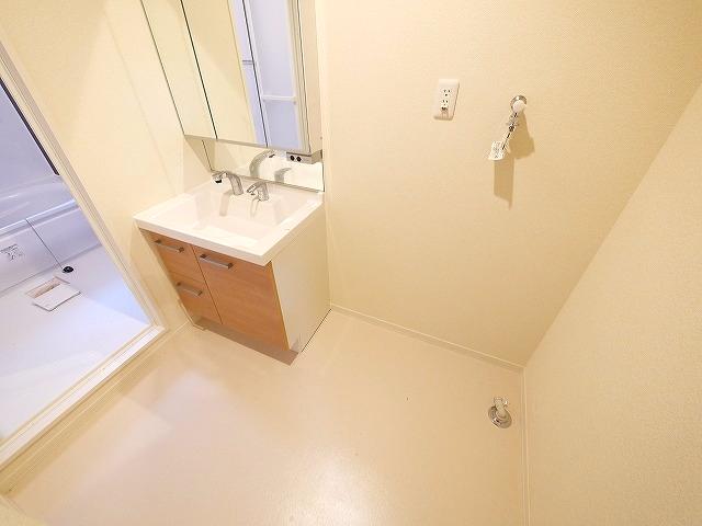 洗面設備　コンパクトで使いやすい洗面所