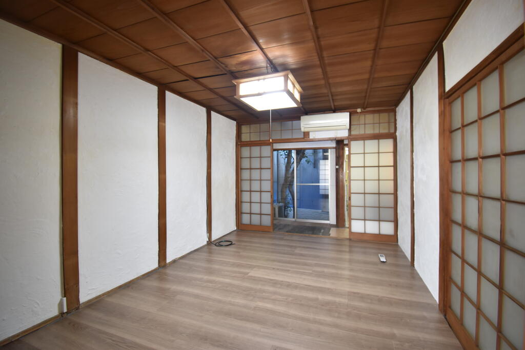 谷町六丁目貸家の居間写真