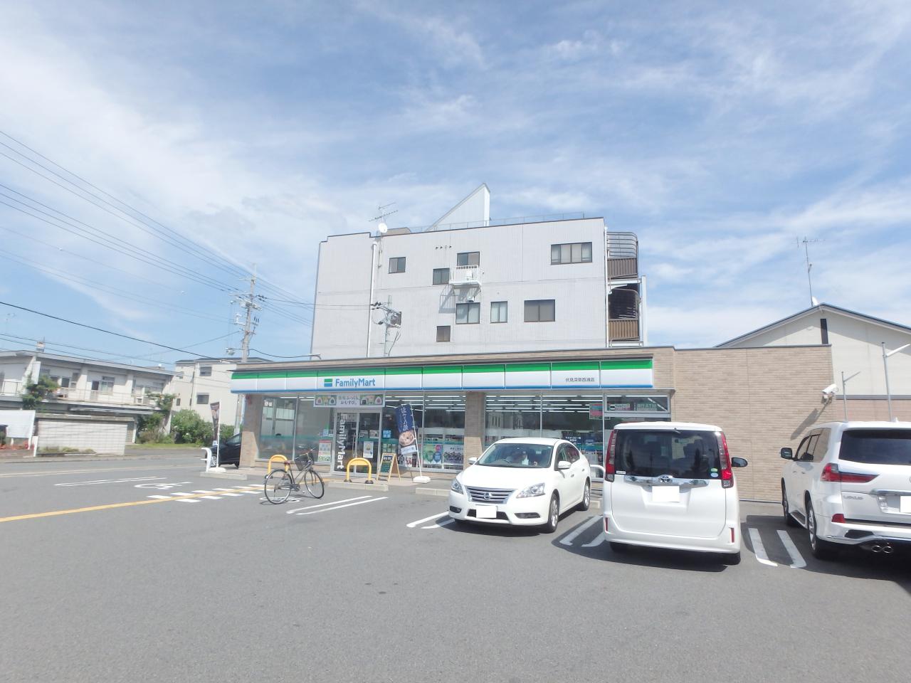 コンビニ　ファミリーマート伏見深草西浦店（コンビニ）まで318m