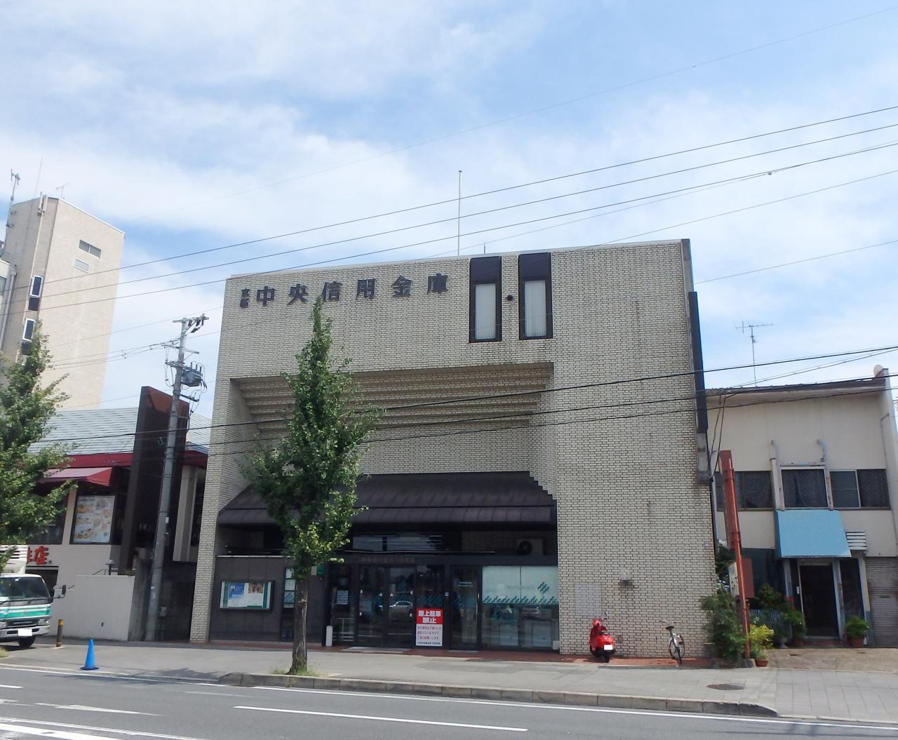 銀行　京都中央信用金庫竹田支店（銀行）まで422m