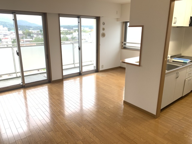 妙高市朝日町特定公共賃貸住宅の居間写真