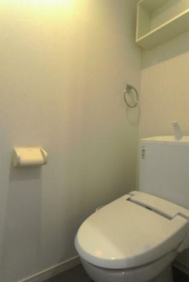 京成押上線 押上駅 徒歩10分 3階建 築14年のトイレ写真