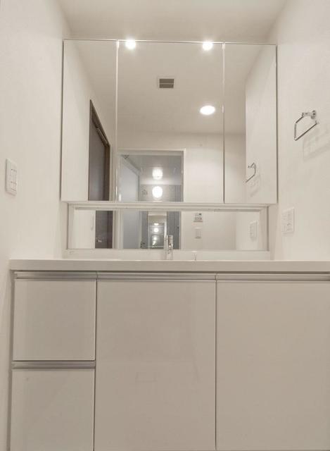 洗面設備　※写真は同タイプ住戸です。