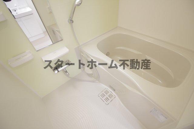 バス・シャワールーム　落ち着いた空間のお風呂です
