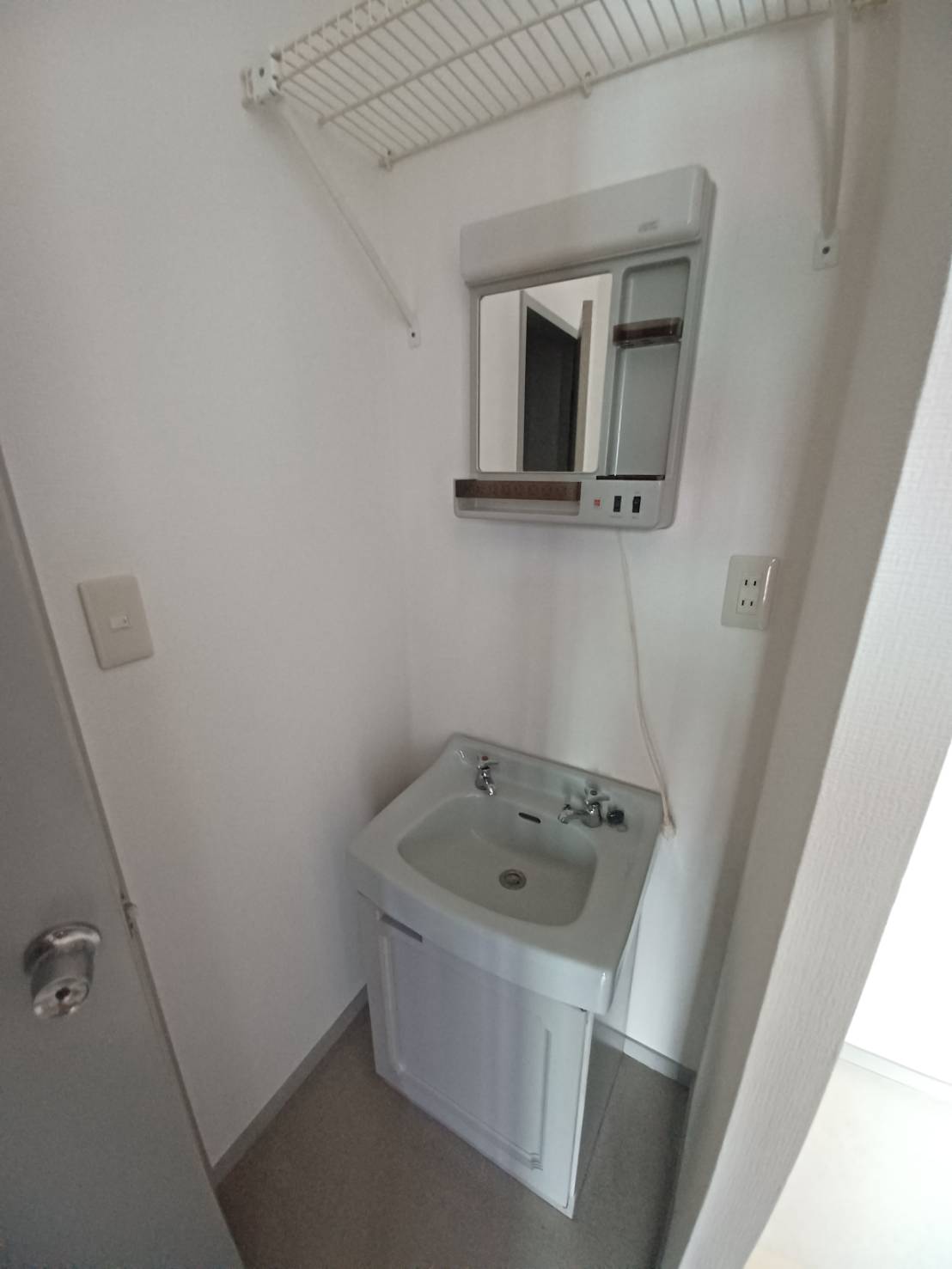 洗面設備　※同間取の別のお部屋の写真となります