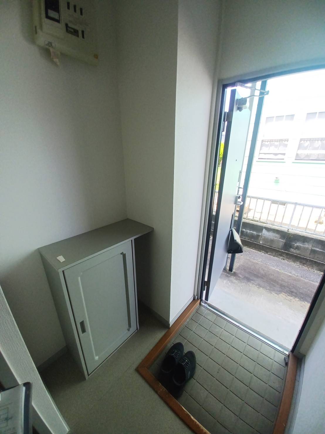 玄関　※同間取の別のお部屋の写真となります