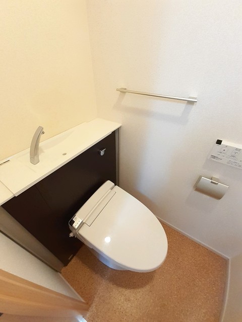トイレ　温水洗浄便座付き