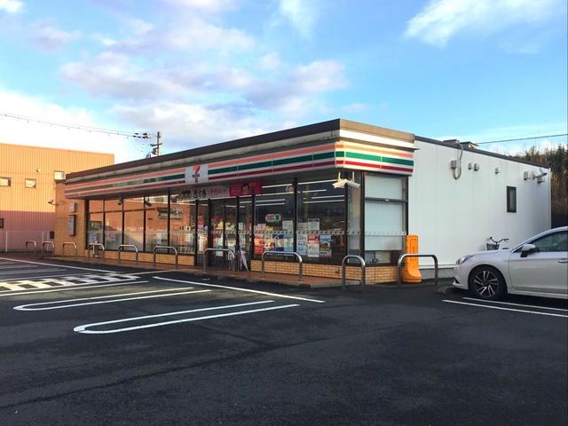 コンビニ　セブンイレブン福知山前田店（コンビニ）まで881m