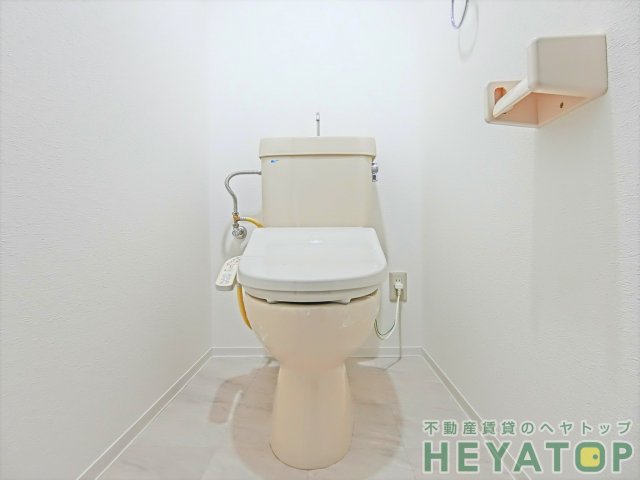 トイレ　温水洗浄便座（同仕様写真）