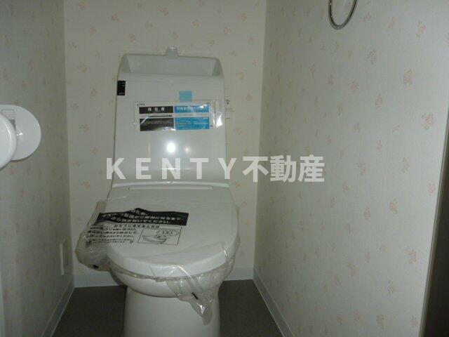 トイレ　落ち着いた色調のトイレです
