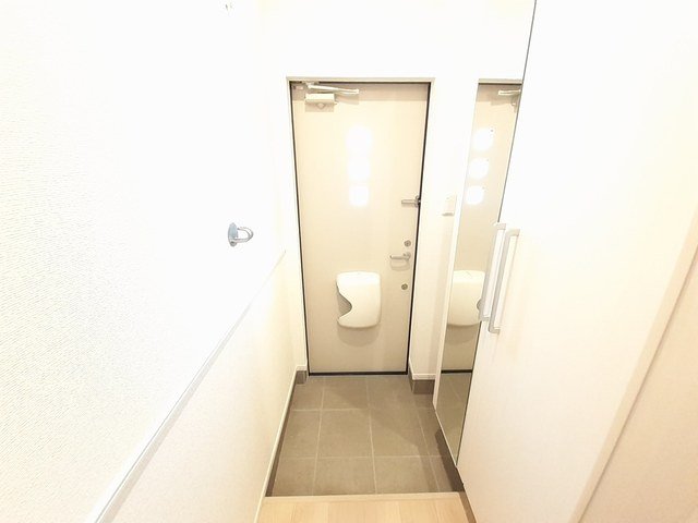 玄関　収納もある玄関です