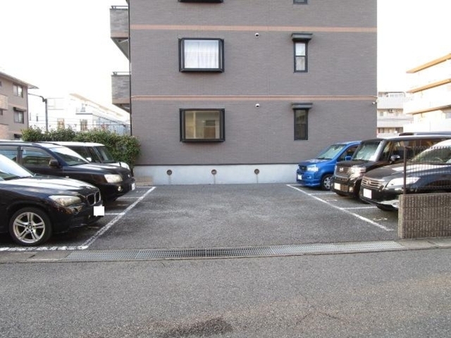 駐車場　駐車場（要空き確認）