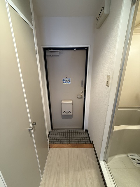 玄関　同物件別号室のものです。