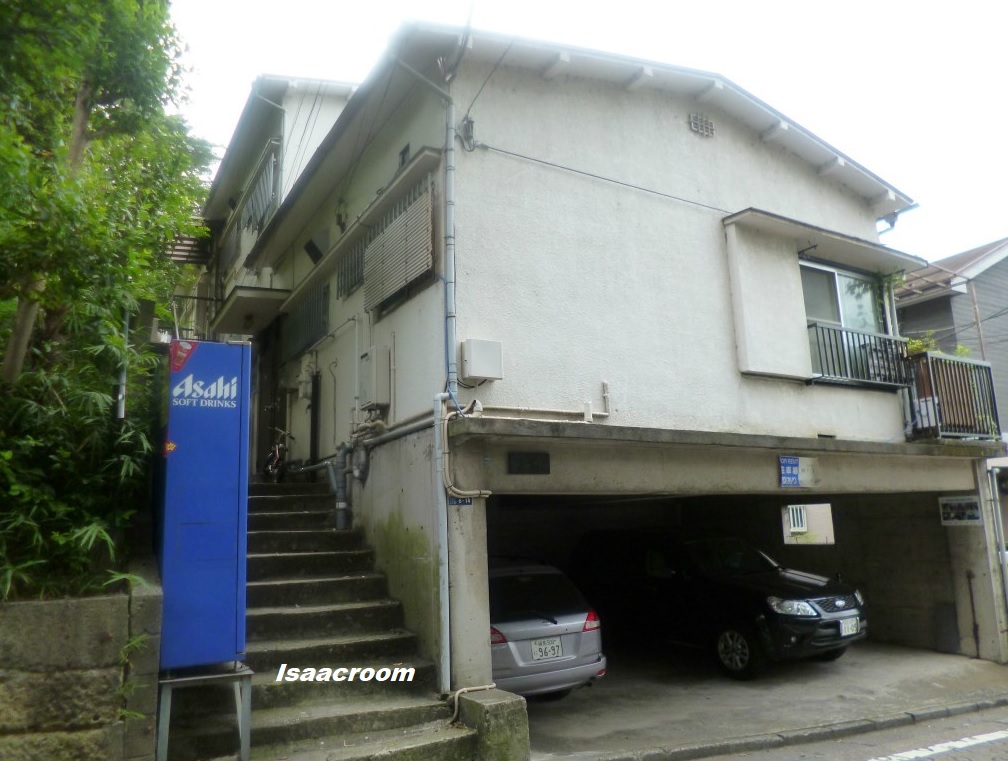 建物外観　高台に建つ建物