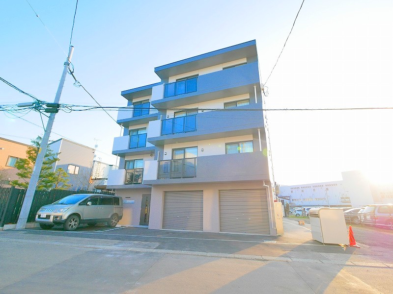 建物外観　閑静な住宅地に建つ広めの１ＬＤＫタイプです♪