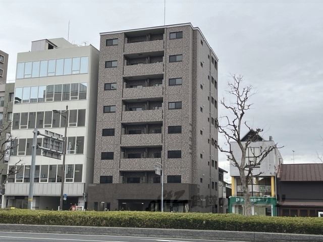 京都市下京区柿本町のマンションの建物外観